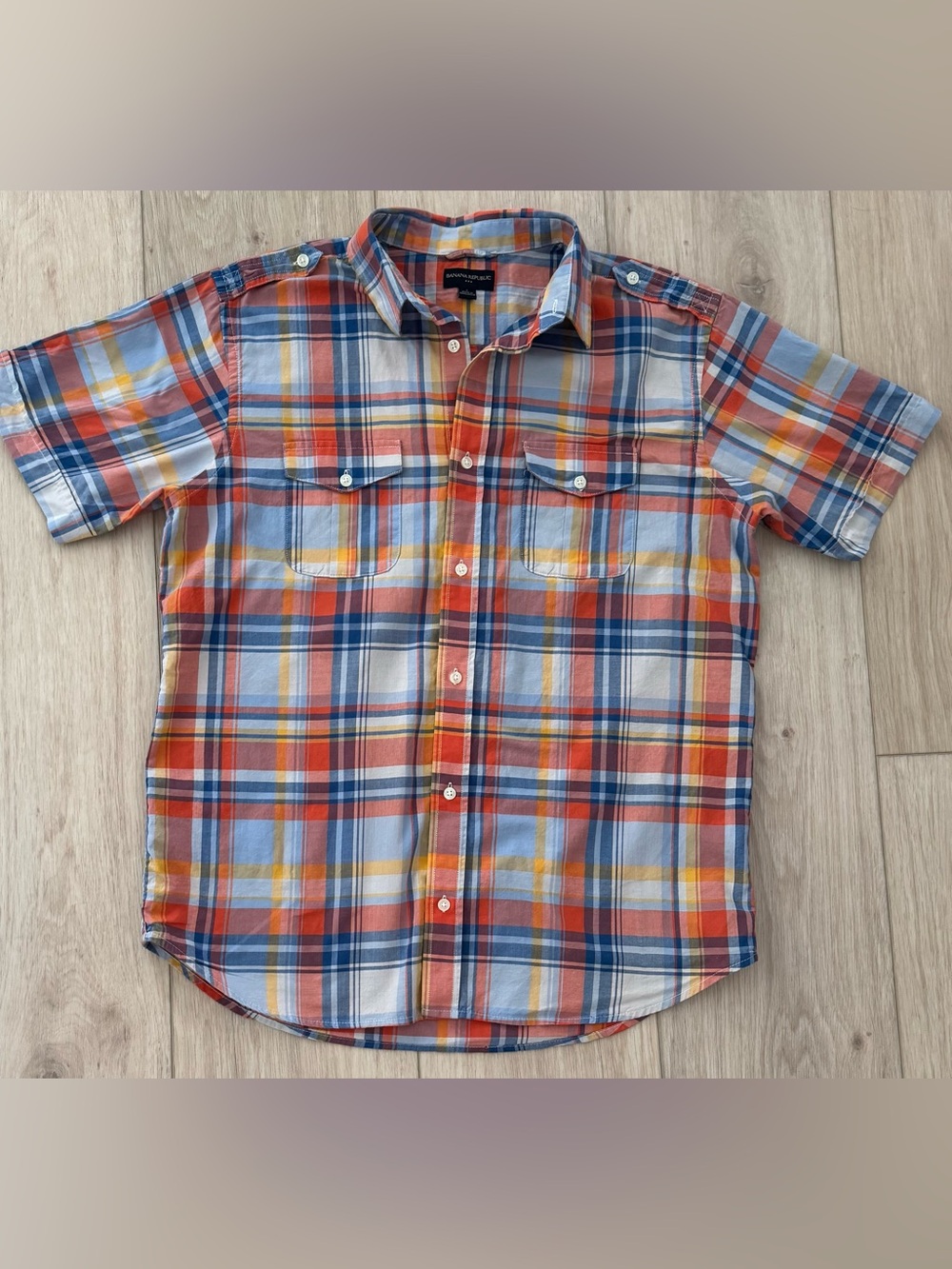 Banana Republic men’s Large madras plaid short sleeve button-down camp shirt